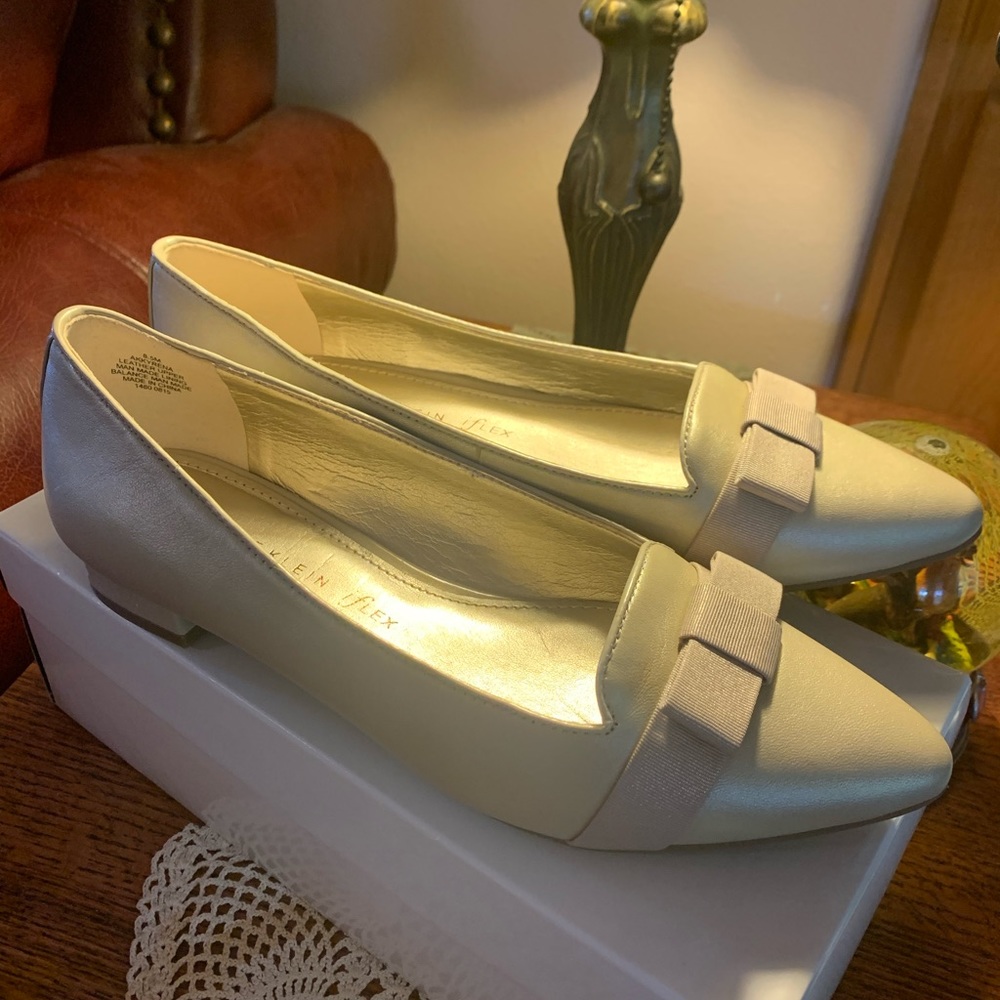 Anne Klein Cream Flats with Bow Accent - Picture 2 of 8